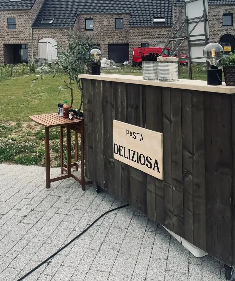 De stijgerhouten bar op een feest in Roeselare