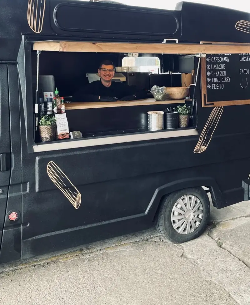 De oldtimer in Gent, met een kok achter de toog